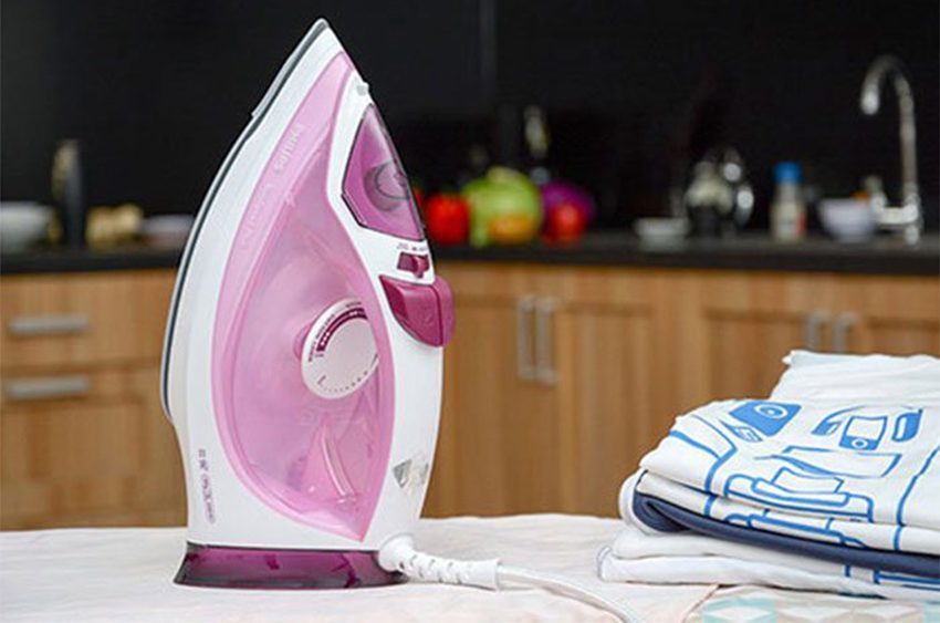 Bàn ủi hơi nước Philips GC2042