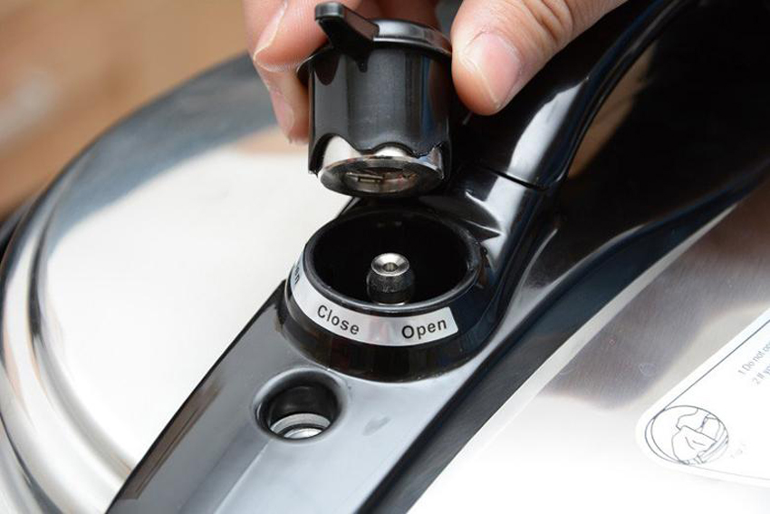 Cách sử dụng nồi áp suất Pensonic PPC-1806 an toàn, tiện lợi