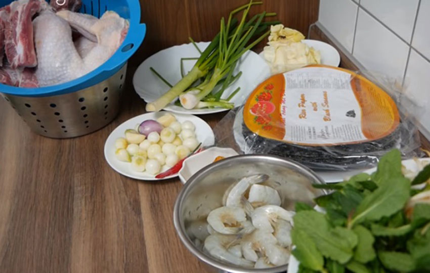 2 cách nấu mì quảng tại nhà cực ngon