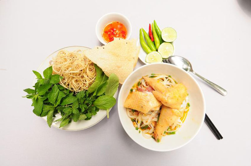 2 cách nấu mì quảng tại nhà cực ngon