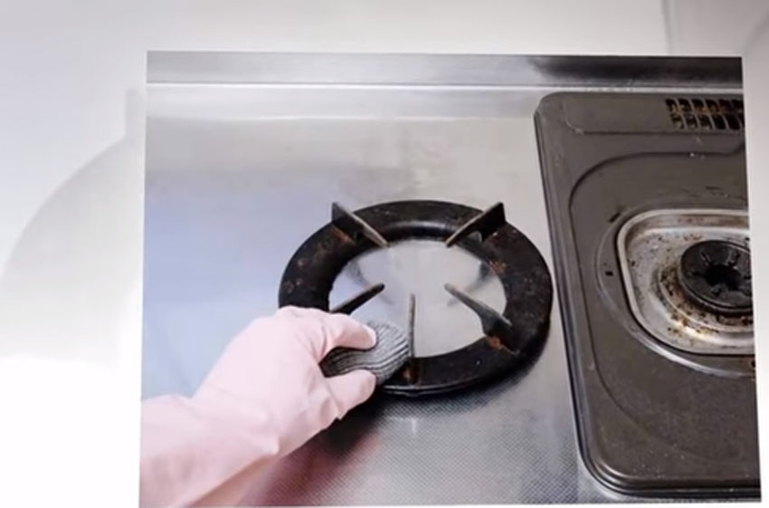 2 cách làm sạch kiềng bếp gas hiệu quả