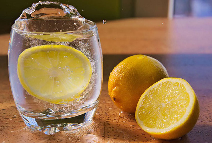 10 mẹo làm sạch vết bẩn trên đồ thủy tinh