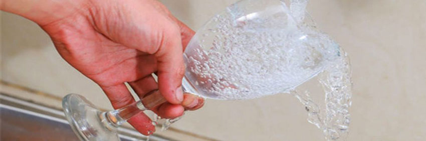 10 mẹo làm sạch vết bẩn trên đồ thủy tinh