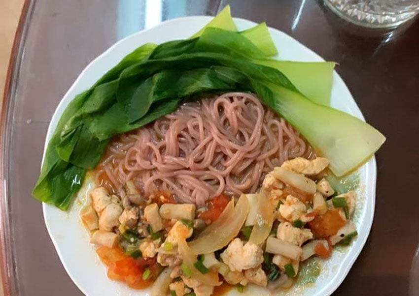 3 cách làm bún gạo lứt xào giảm cân