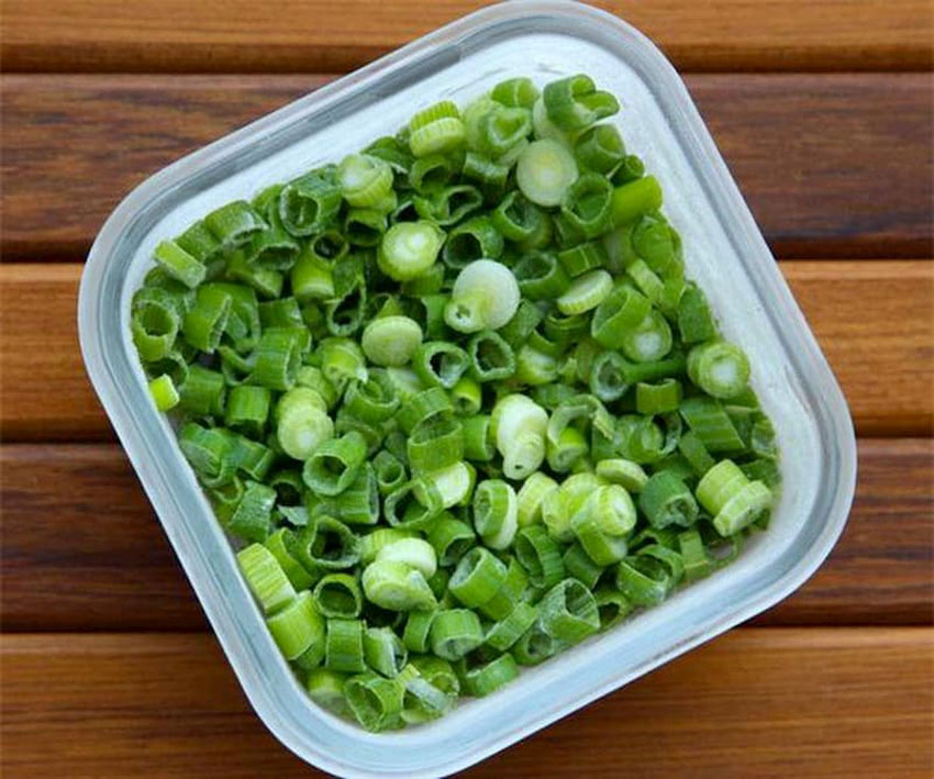 4 cách bảo quản hành lá trong tủ tươi lâu