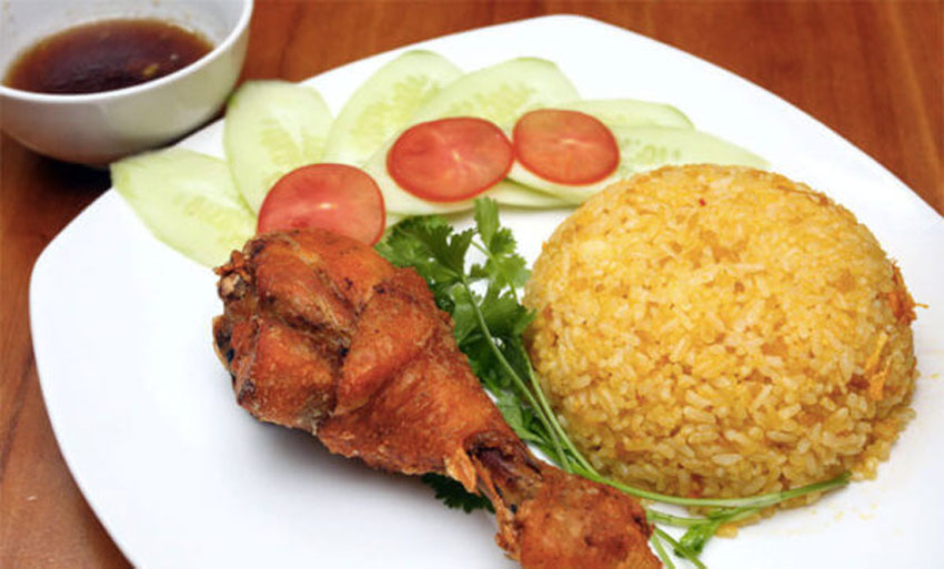 2 cách làm cơm gà xối mỡ cực ngon ngay tại nhà