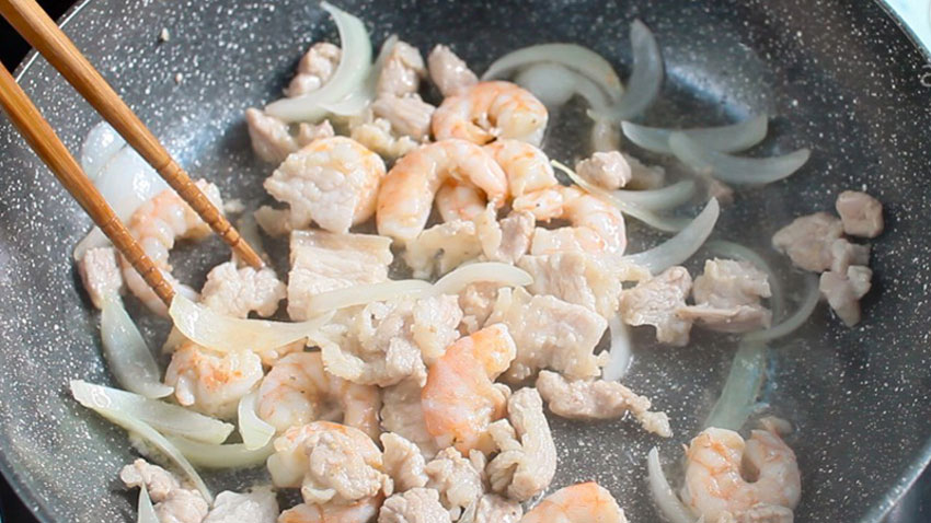 3 cách làm bánh xèo giòn, ngon tại nhà