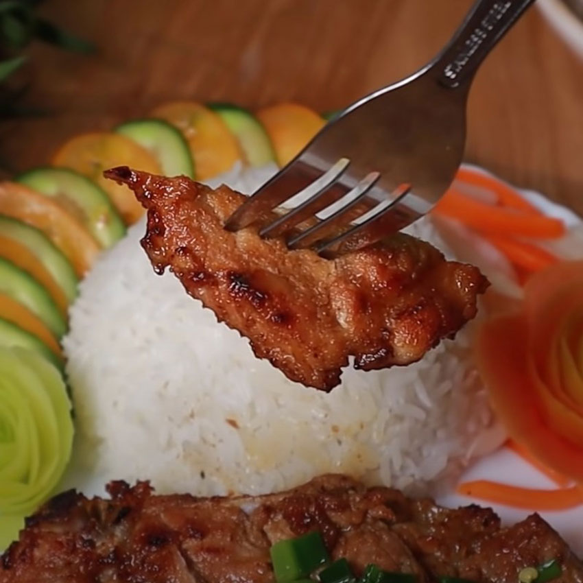 3 cách làm sườn cốt lết nướng ăn cùng cơm tấm cực ngon