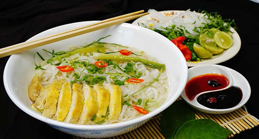 2 cách nấu phở gà cực ngon tại nhà